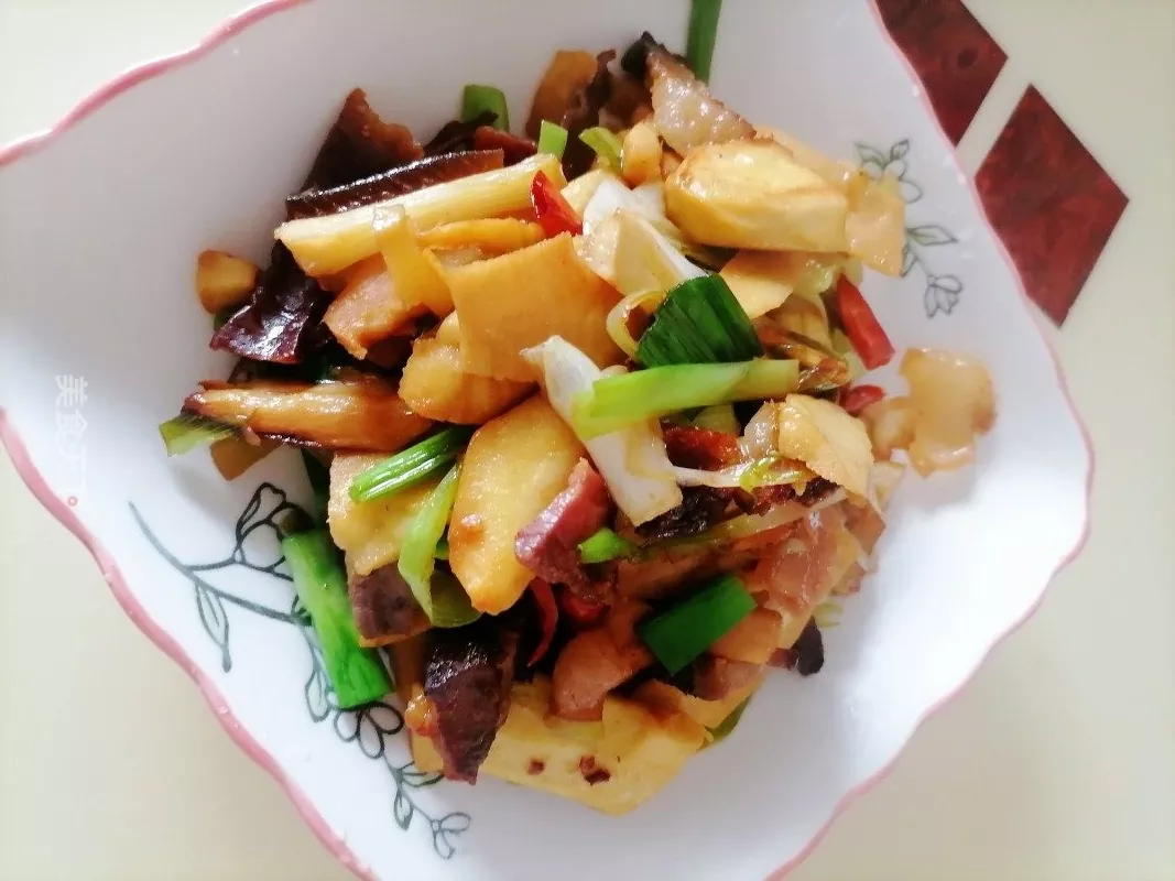 Hunan-Style Preserved Pork with Bamboo Shoots