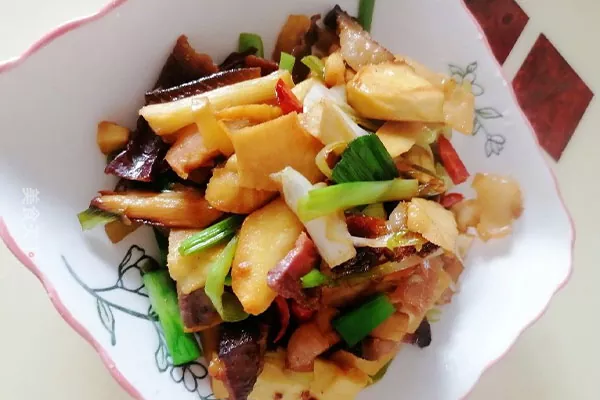 Hunan-Style Preserved Pork with Bamboo Shoots